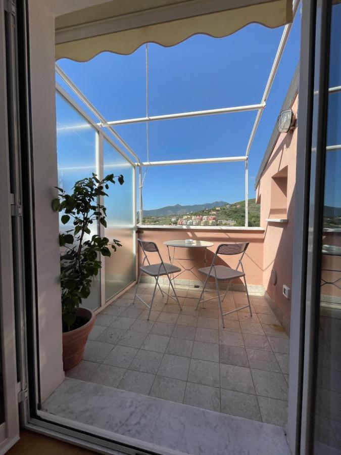 Appartamento Mimosa "A Casa Felice" Пьетра-Лигуре Экстерьер фото