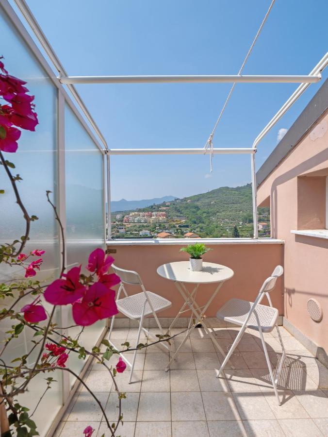 Appartamento Mimosa "A Casa Felice" Пьетра-Лигуре Экстерьер фото